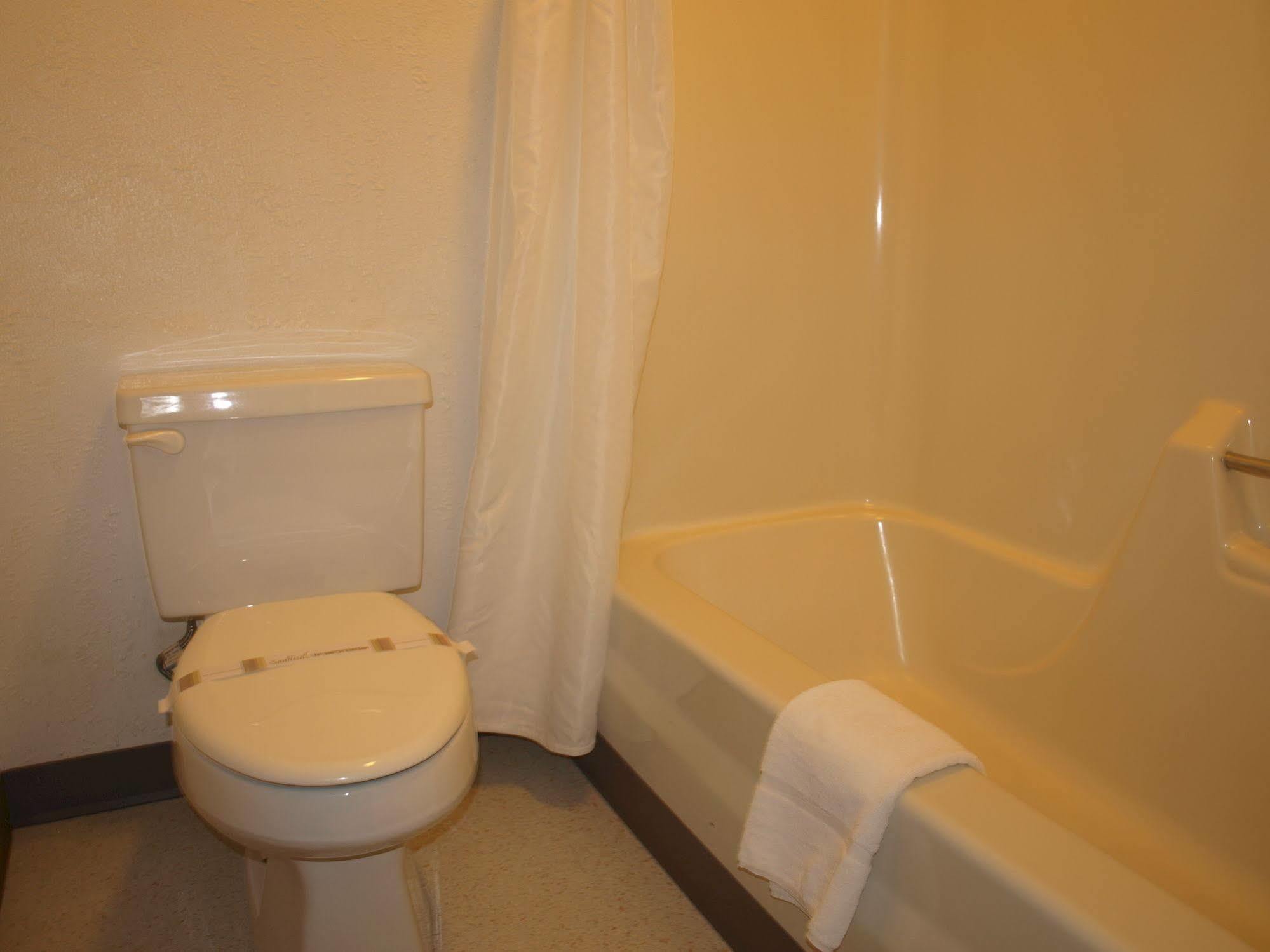 غلينديف Yellowstone River Inn المظهر الخارجي الصورة